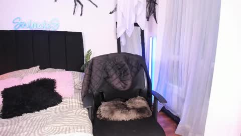 Coco and J online show from October 20, 1:27 pm