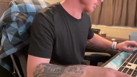 Snapshot of _stevie___ chatting on October 24, 3:24 pm _stevie___ online show from October 24, 3:24 pm