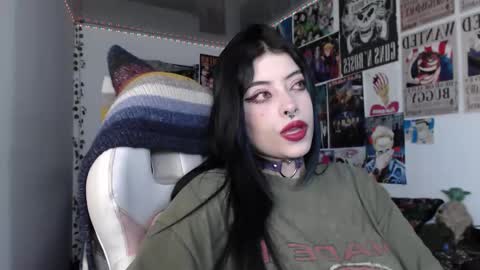 Snapshot of _succubowie_ chatting on October 7, 11:01 pm Succubowie  online show from October 7, 11:01 pm