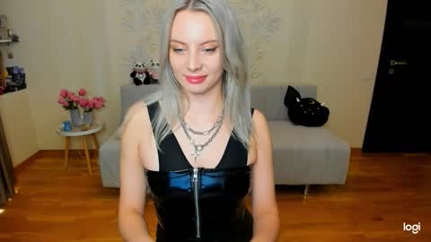 Snapshot of _sweet_addiction_ chatting on October 8, 12:00 pm Marie online show from October 8, 12:00 pm