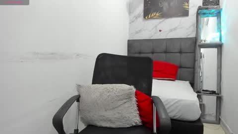 tinny online show from January 7, 5:29 pm