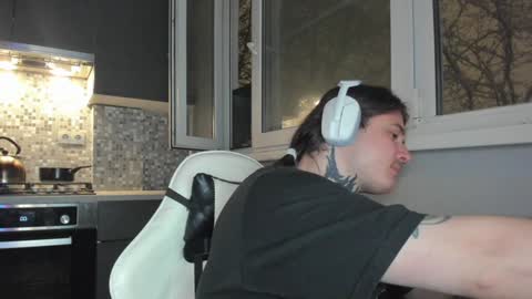 _torfin_ online show from December 15, 10:47 pm