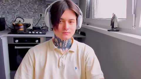 _torfin_ online show from February 26, 9:23 am