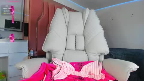 stephany online show from October 18, 9:30 pm