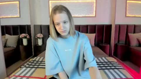 _veliar_ online show from August 2, 12:51 pm