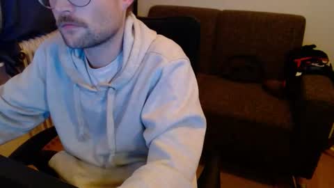 _whoisthatguy_ online show from November 21, 6:17 pm