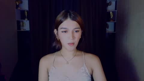 _xxlilly online show from May 6, 12:00 pm