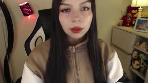 _zathara_ online show from December 14, 3:35 am