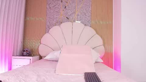 Aisha online show from November 4, 12:06 pm