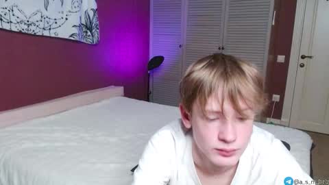 Kris Michael online show from September 14, 8:32 pm