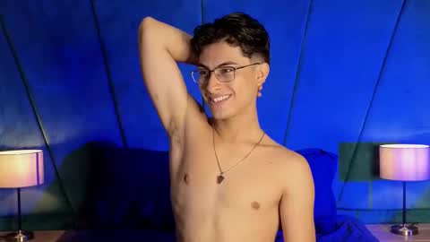 Aaron Ezequiel online show from December 2, 10:30 pm