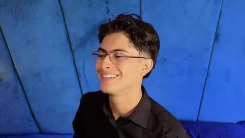 Snapshot of aaron_eze chatting on October 4, 10:51 pm Aaron Ezequiel online show from October 4, 10:51 pm