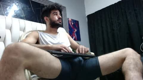 aaron_jones_1 online show from April 20, 9:29 pm