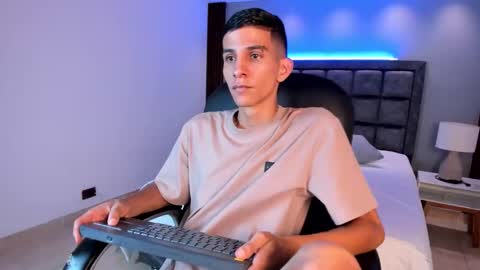 Aaron online show from March 4, 9:23 pm