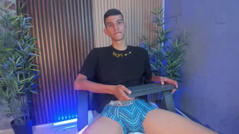 Aaron online show from December 5, 5:00 pm