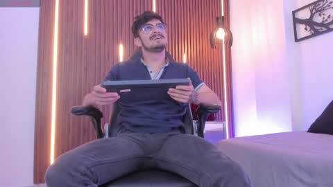 Snapshot of aaronfuentes7 chatting on September 27, 7:33 pm aaronfuentes7 online show from September 27, 7:33 pm