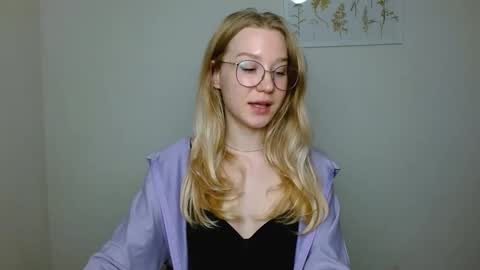 Snapshot of abbymoore__ chatting on October 7, 11:50 am Abby Lovense is active online show from October 7, 11:50 am