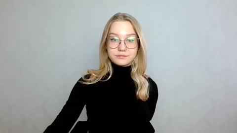 Snapshot of abbymoore__ chatting on March 6, 8:30 am Abby Lovense is active online show from March 6, 8:30 am