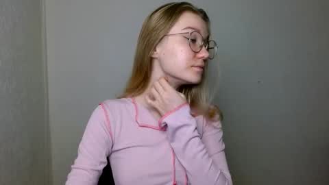 Abby Lovense is active online show from December 4, 11:10 am