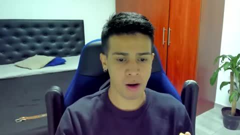 Independence model AbelAsburgo online show from October 23, 2:46 am