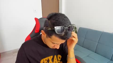 Independence model AbelAsburgo online show from March 14, 7:29 pm