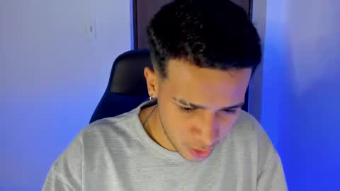 Independence model AbelAsburgo online show from January 7, 4:50 am