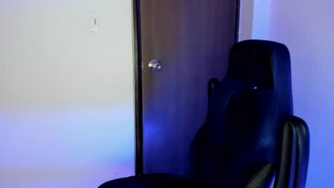 Independence model AbelAsburgo online show from January 5, 6:46 am