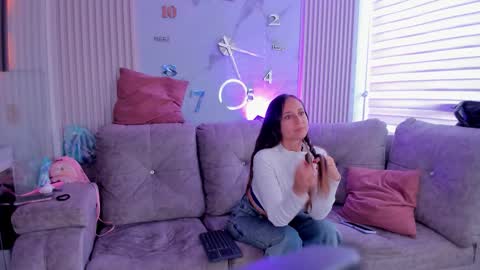 abella_as_ online show from March 20, 2:44 pm