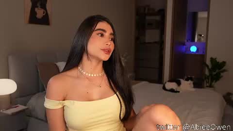 abie_owen online show from July 21, 12:01 am
