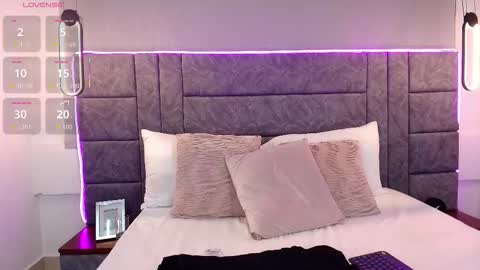 Snapshot of abril_lee__ chatting on October 1, 8:30 pm  Abril  online show from October 1, 8:30 pm