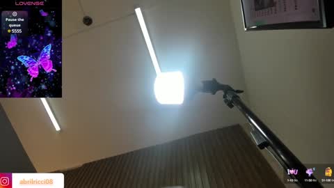 Abril  online show from February 1, 3:52 am