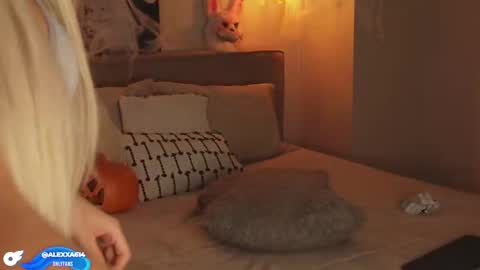 My name is Alexa. Please say hello I like to chat with you. If you have requests please use tip online show from October 8, 1:46 am