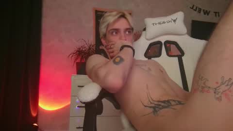 Snapshot of abslut chatting on October 24, 4:52 pm abslut online show from October 24, 4:52 pm