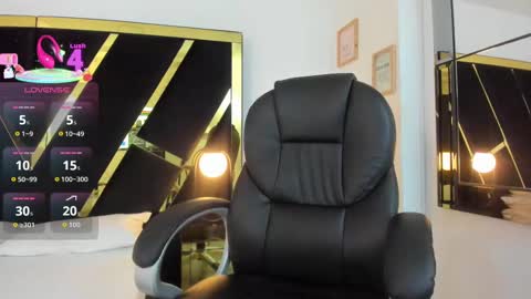 Snapshot of adalinarusell_ chatting on October 22, 3:57 pm adalinarusell_ online show from October 22, 3:57 pm