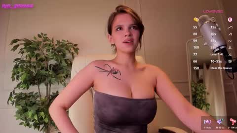 Adalyn online show from November 28, 9:44 pm