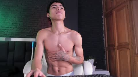 adam_piarse online show from December 26, 11:03 pm