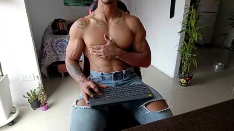 Adam Valencia online show from December 18, 6:36 pm