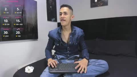 adam_walker_1 online show from April 19, 6:10 pm