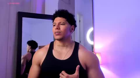 adambrocs1 online show from March 20, 10:37 pm