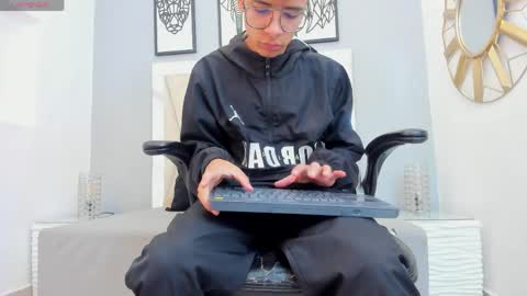 Adams Bobby online show from April 19, 11:11 am