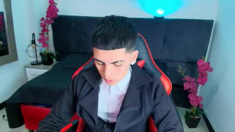 AdamsWalkerr  online show from March 20, 1:49 pm