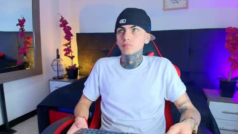 AdamsWalkerr  online show from April 7, 12:40 pm