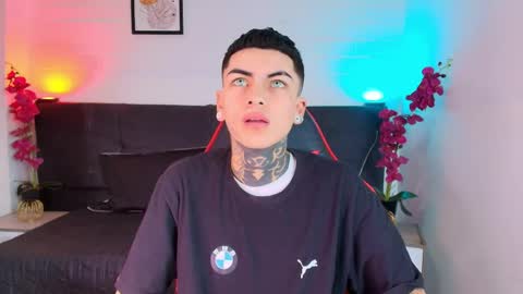 AdamsWalkerr  online show from April 20, 12:52 pm