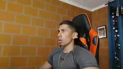 Snapshot of adan_sin1 chatting on February 22, 7:25 pm Adan Sin online show from February 22, 7:25 pm