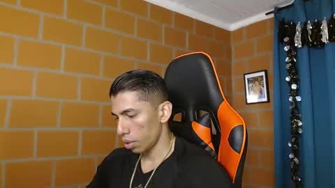 Snapshot of adan_sin1 chatting on February 21, 6:59 pm Adan Sin online show from February 21, 6:59 pm