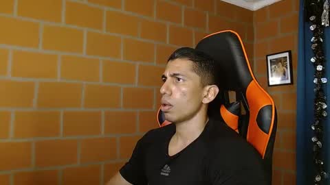 Snapshot of adan_sin1 chatting on February 25, 6:33 pm Adan Sin online show from February 25, 6:33 pm
