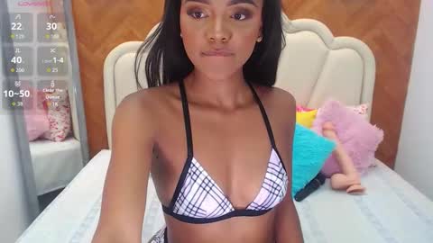 adarose_ online show from December 5, 11:23 pm