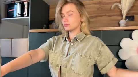Adele Nick online show from June 25, 7:46 am