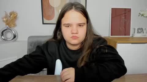 adelecruzz online show from March 3, 4:47 pm