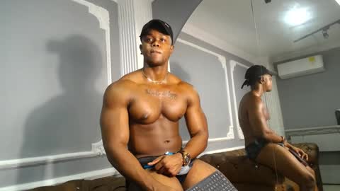 Snapshot of adonisknigh chatting on December 10, 12:28 am Adonis Knight  online show from December 10, 12:28 am